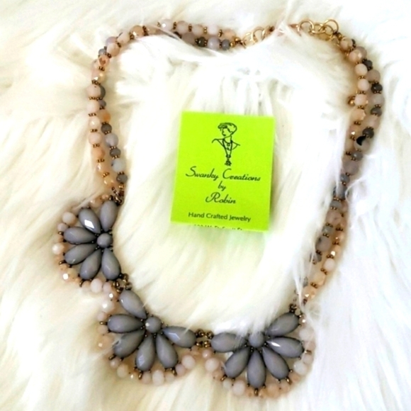 Handcrafted rhinestone & bead necklace set - Picture 1 of 8